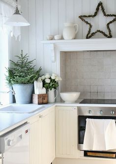 20 Christmas Decorating Ideas for the Kitchen | Our Little House in the ...